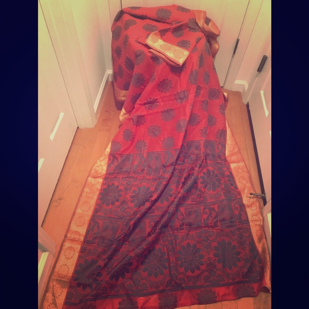 Beautiful Handloom Benarasi Saree With Blouse Pc